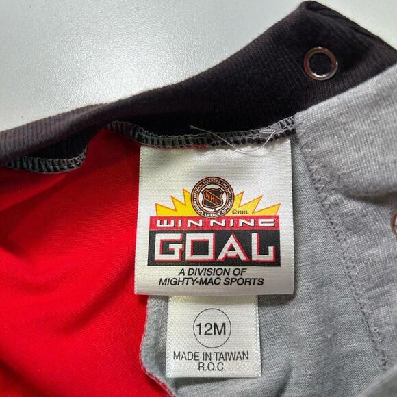 Chicago Blackhawks Infant Outfit 12 Months NHL Baby Romper Cotton Bodysuit NWT - Picture 9 of 9